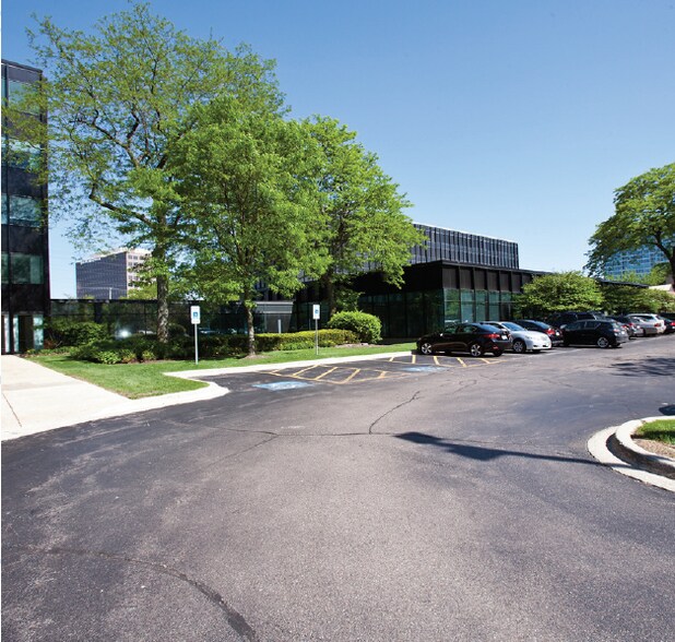 More Photos Of 9933 Woods Dr, Skokie Office For Lease
