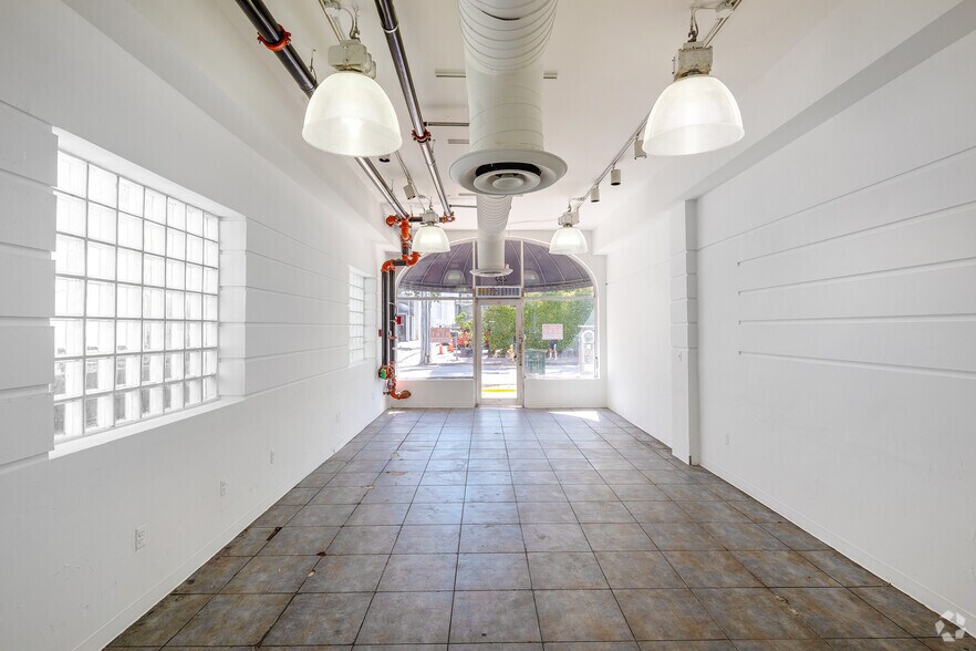 More Photos Of 233-235 11th St, Miami Beach Storefront Retail Residential For Lease