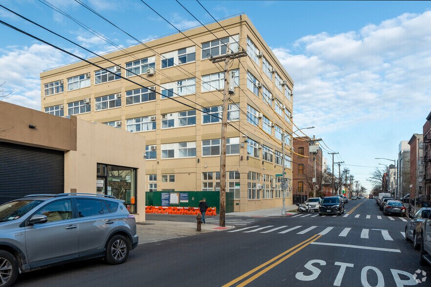 More Photos Of 231 Norman Ave, Brooklyn Apartments For Lease