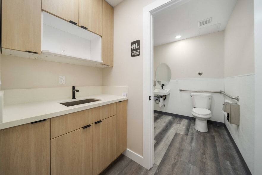 More Photos Of 465 E Palmdale Blvd, Palmdale Loft Creative Space For Lease