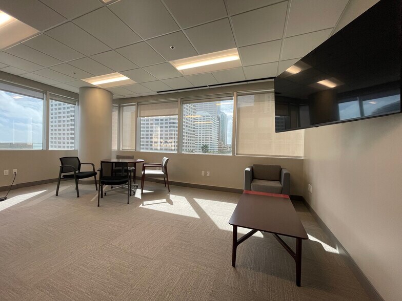 More Photos Of 777 Brickell Ave, Miami Coworking Space