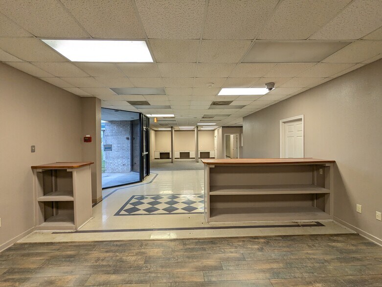 More Photos Of 6095 College St, Beaumont Office For Sale