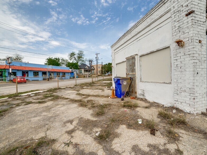 More Photos Of 2602 N Flores St, San Antonio Restaurant For Sale