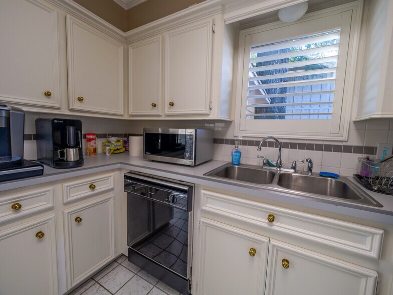 More Photos Of 5122 FM 1488 Rd, Magnolia Office Residential For Sale