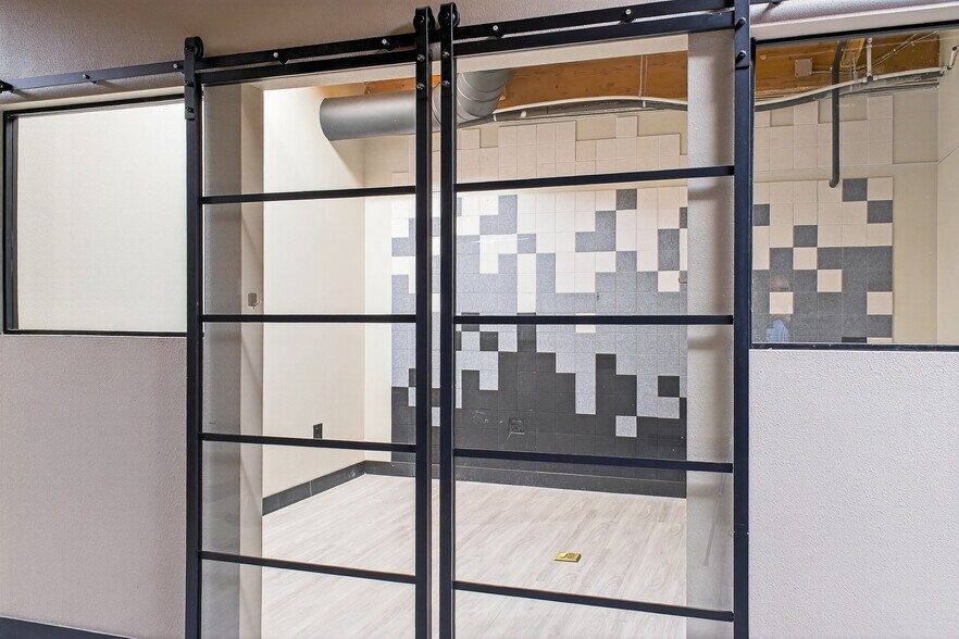 More Photos Of 4125 Market St, Ventura Light Manufacturing For Sale