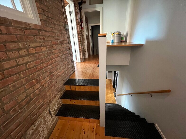 More Photos Of 1250 W Augusta Blvd, Chicago Showroom For Lease