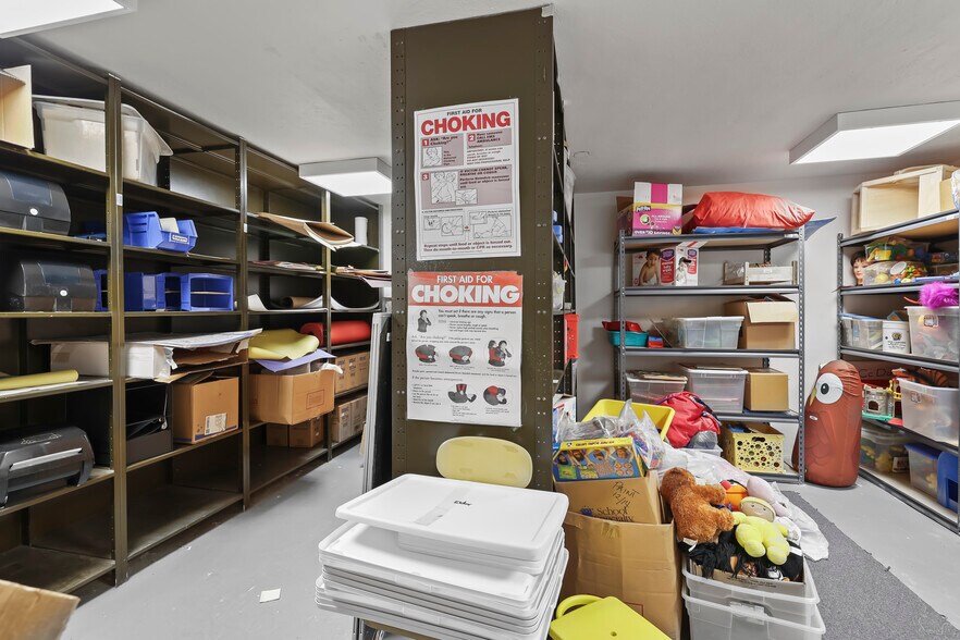 More Photos Of 1631 Main St, Niagara Falls Industrial For Sale