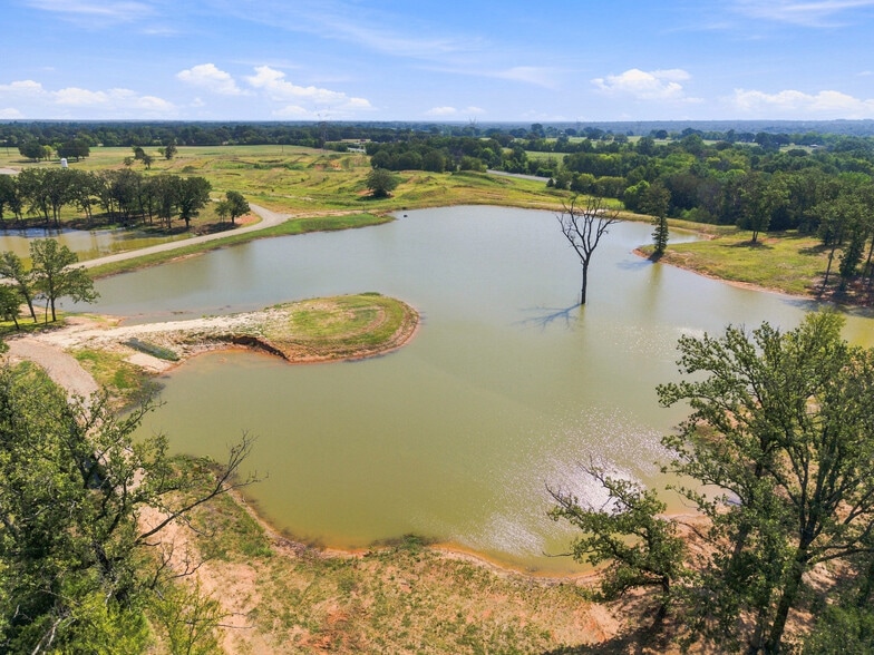 More Photos Of 397 VZ County Road 3611, Edgewood Sports And Entertainment For Sale
