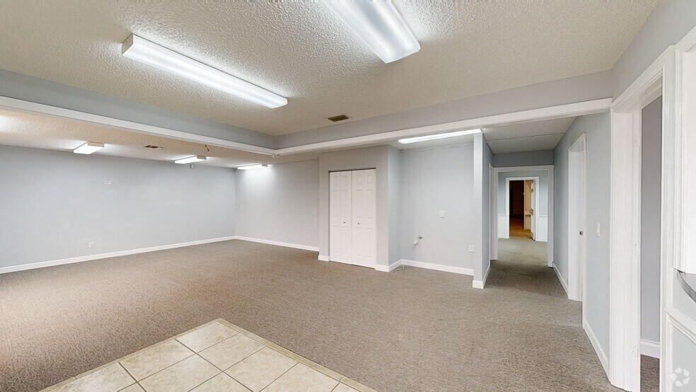 Primary Photo Of 672 Old Dixie Hwy, Vero Beach Unknown For Lease