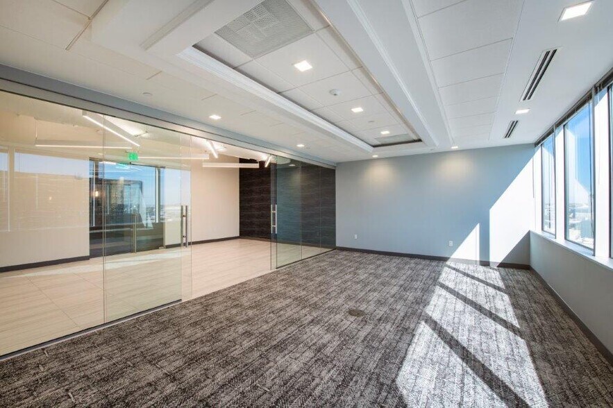 More Photos Of 201 E Kennedy Blvd, Tampa Office For Lease