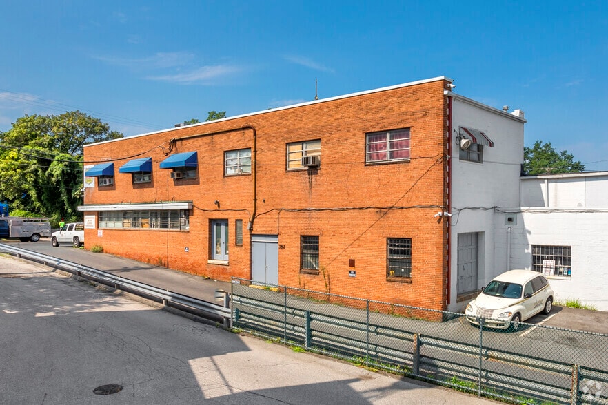 More Photos Of 3827 Plyers Mill Rd, Kensington Auto Repair For Lease