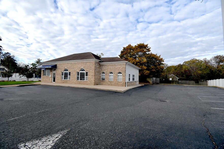 More Photos Of 581 Middle Rd, Bayport Medical For Lease
