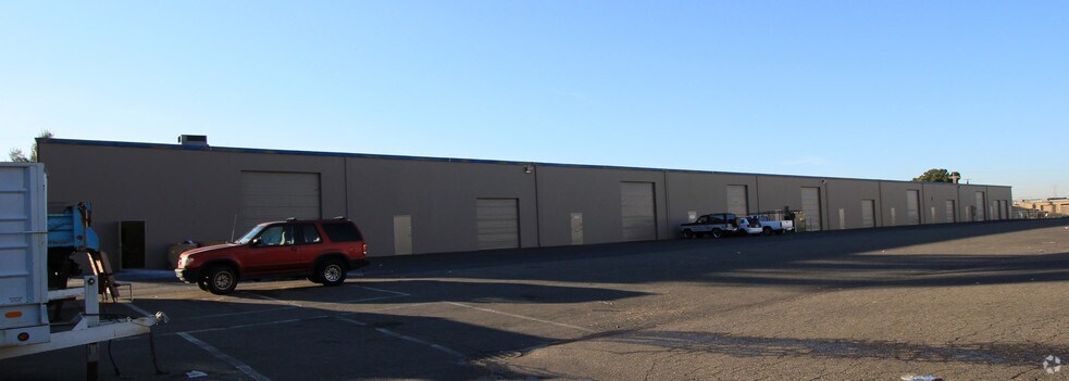 More Photos Of 8145 Signal Ct, Sacramento Warehouse For Lease