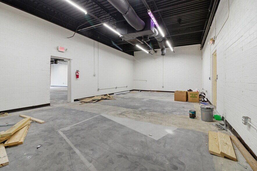 More Photos Of 2501 West Blvd, Charlotte Freestanding For Lease