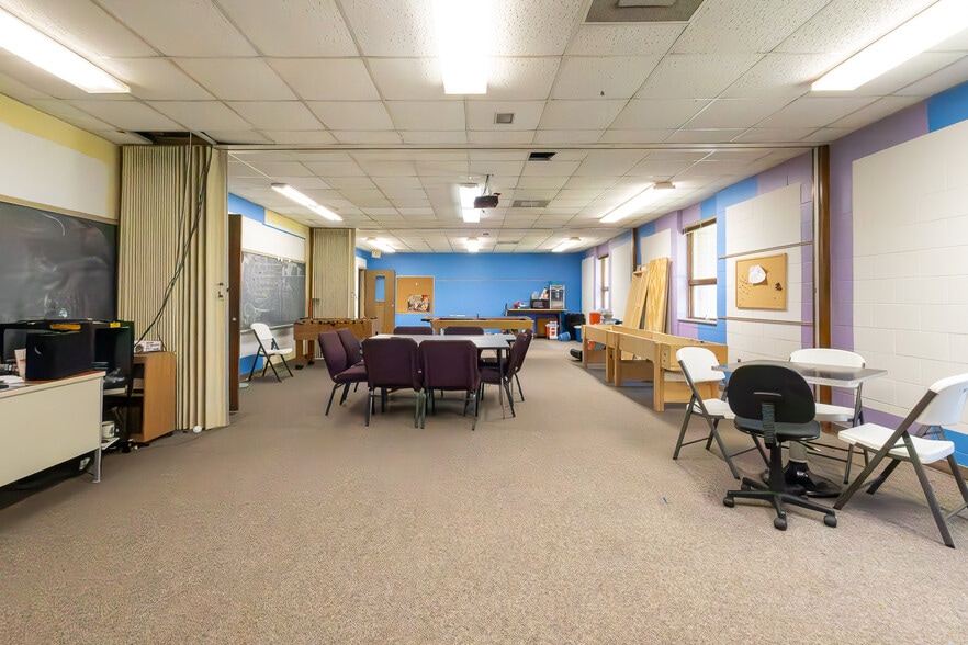 More Photos Of 309 N Broad St, Grove City Religious Facility For Sale