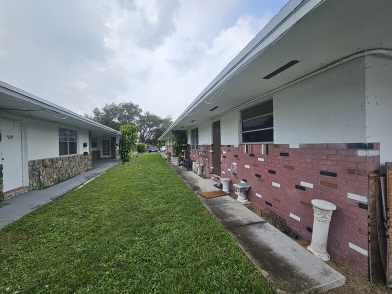 More Photos Of 5905 Pierce St, Hollywood Multifamily For Sale