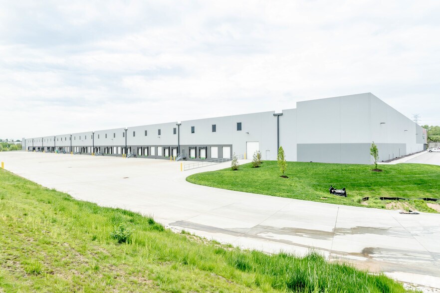 More Photos Of 5400 N Hanley Rd, Saint Louis Warehouse For Lease