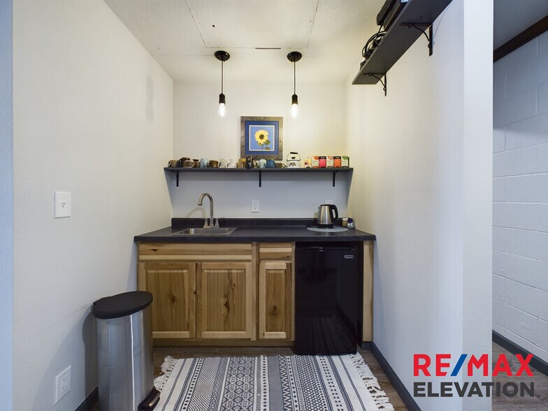 More Photos Of 915 W Fetterman St, Buffalo Office For Sale