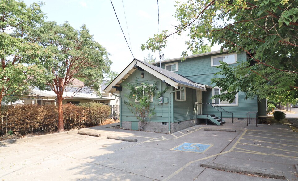 More Photos Of 1396 Charnelton St, Eugene Office For Lease