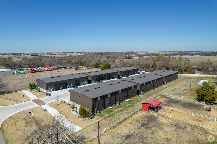 More Photos Of 1922 Choate Pky, Celina Warehouse For Lease