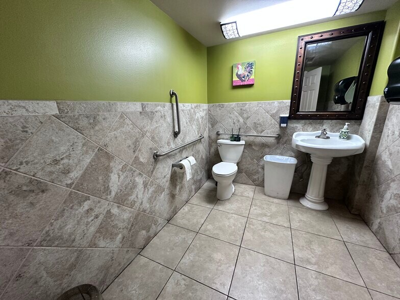 More Photos Of 1454 S Cushman St, Fairbanks General Retail For Sale