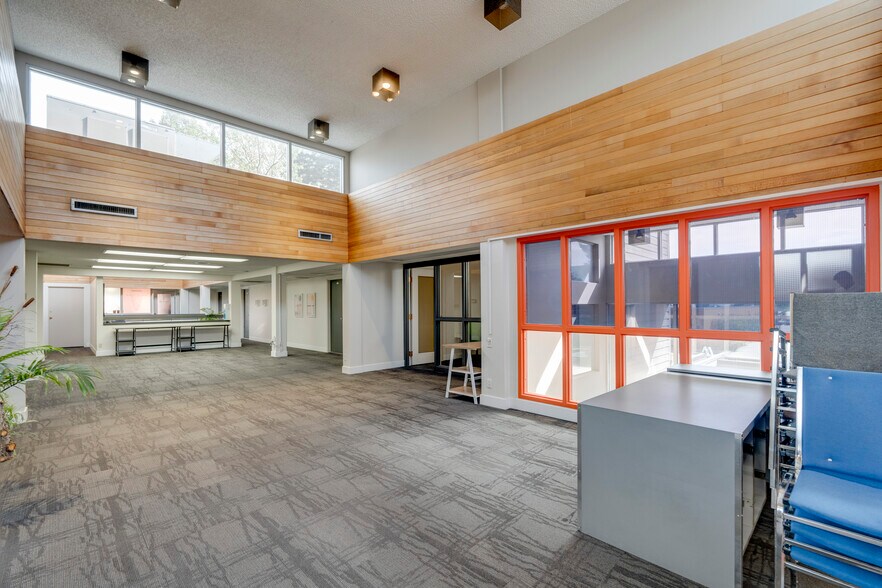 More Photos Of 340 50th Ave SE, Calgary Office For Sale