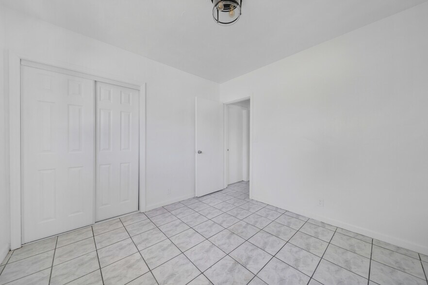 More Photos Of 1943-1947 Buchanan St, Hollywood Apartments For Sale