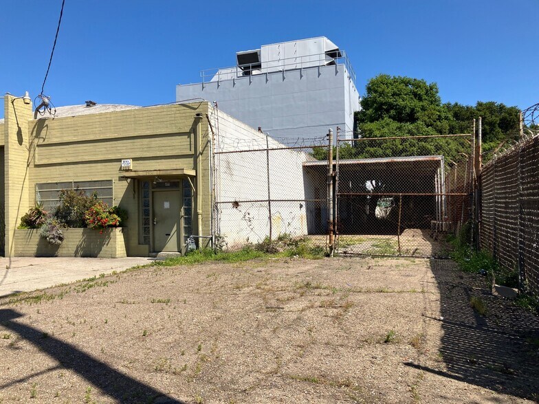 More Photos Of 2914 Poplar St, Oakland Manufacturing For Sale