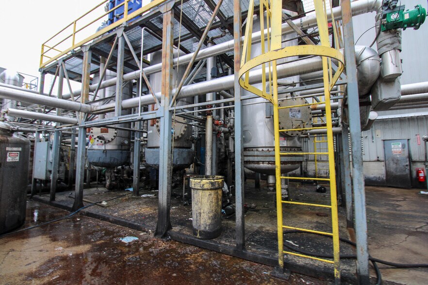 More Photos Of 5640 44th Ave S, Clinton Office For Sale