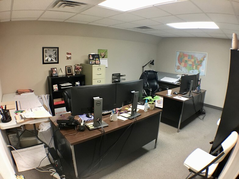 More Photos Of 2146 E Pythian St, Springfield Warehouse For Sale