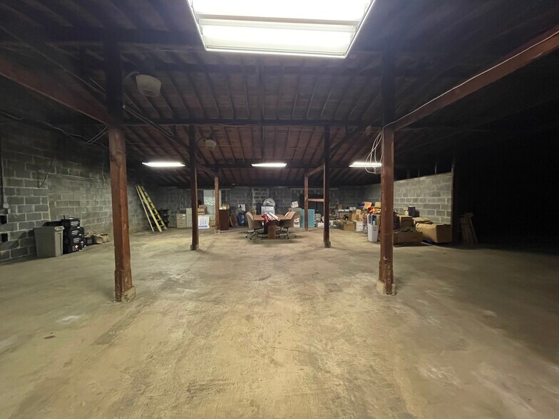 More Photos Of 55 Schoolhouse Rd, Whiting Warehouse For Lease