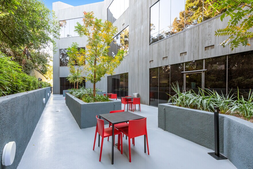 More Photos Of 4130 Cahuenga Blvd, Toluca Lake Office For Sale