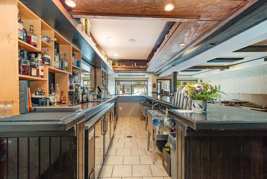 More Photos Of 134 Ashman St, Midland Restaurant For Sale