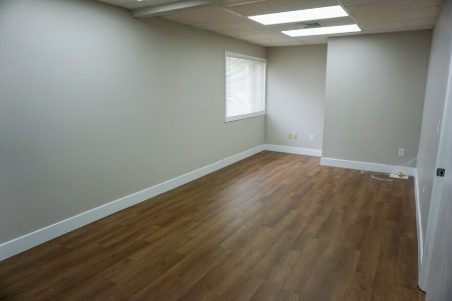 More Photos Of 901-907 Wethersfield Ave, Hartford Office For Lease