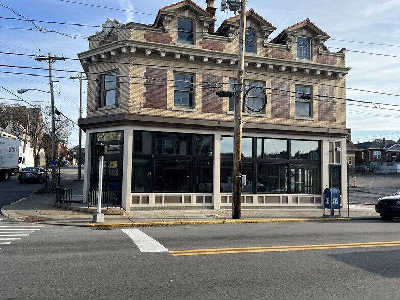 More Photos Of 240 Fairfield Ave, Bellevue Bank For Lease