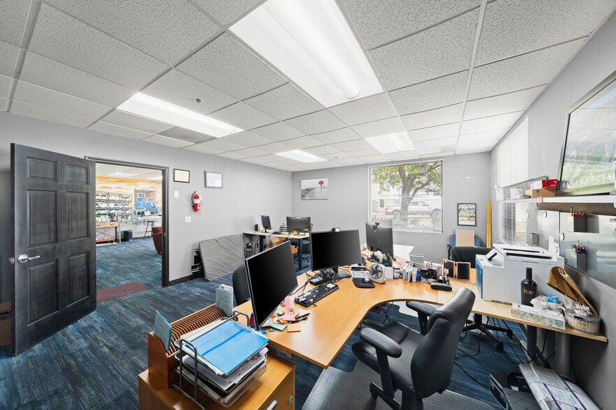 More Photos Of 4081 Seaport Blvd, West Sacramento Warehouse For Lease