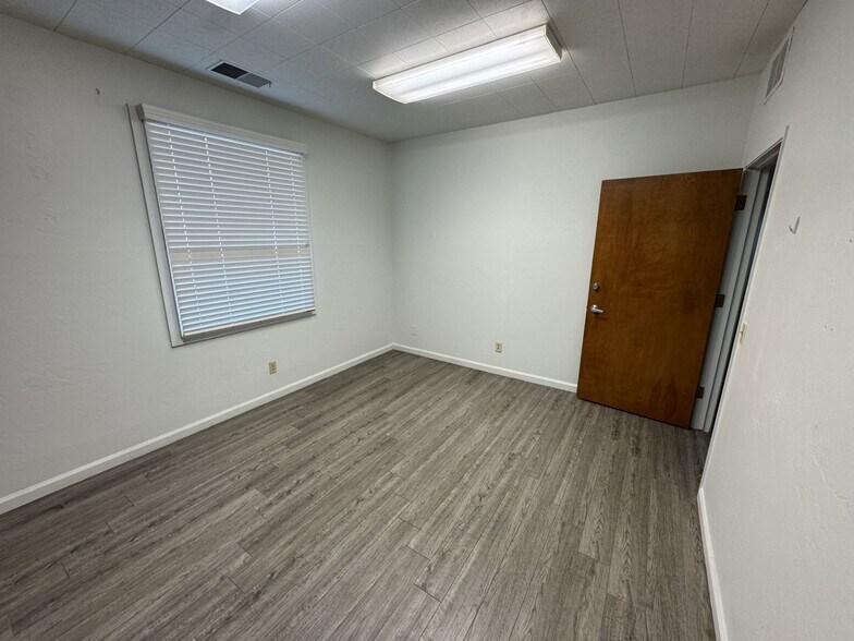 More Photos Of 263 N 3rd St, Porterville Coworking Space