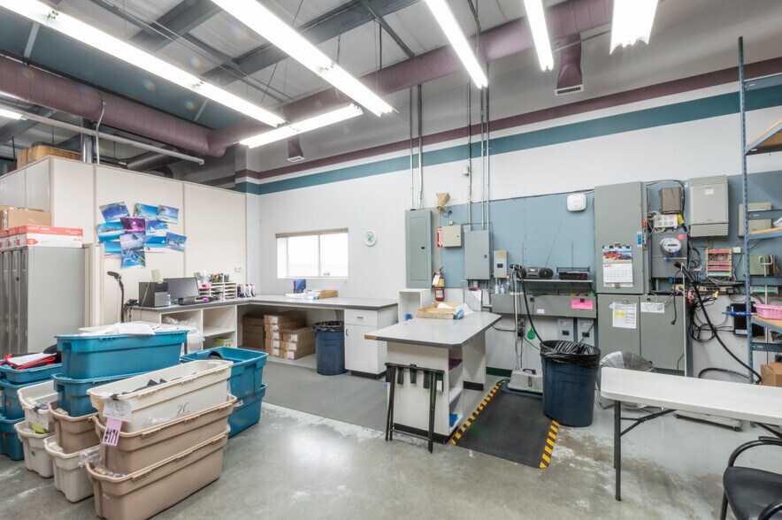 More Photos Of 4602 50 St, Stettler Light Manufacturing For Sale