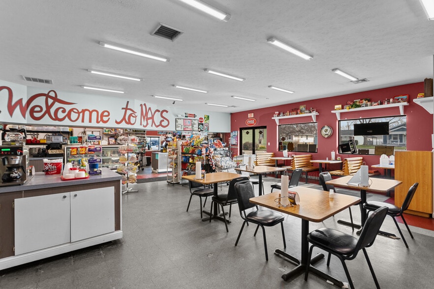 More Photos Of 1727 S Webster St, Kokomo General Retail For Sale