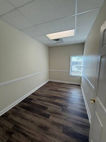 More Photos Of 23077 Three Notch Rd, California Office For Sale