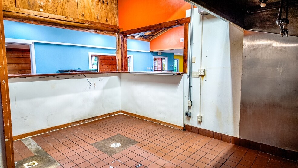 More Photos Of 1711 E Main St, Madisonville Restaurant For Sale