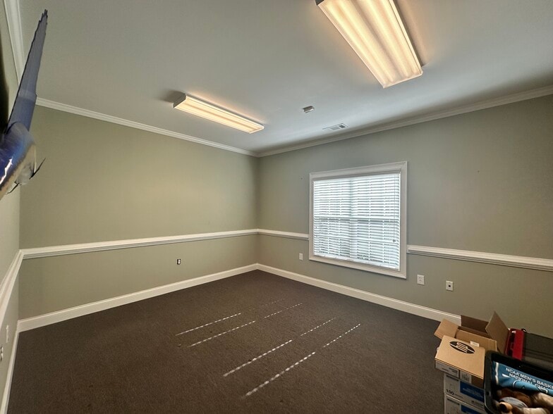 More Photos Of 110 Samaritan Dr, Cumming Medical For Lease