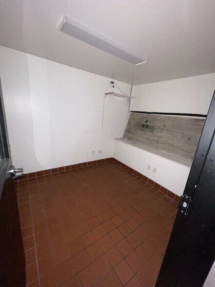 More Photos Of 418 S Tucker Blvd, Saint Louis Self Storage For Lease