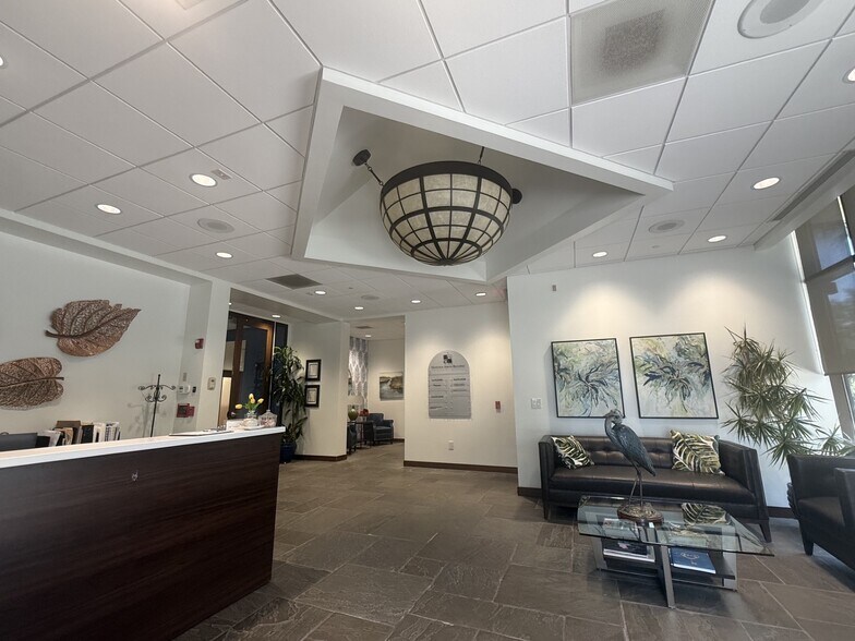 More Photos Of 100 Riverview Dr, Savannah Office For Lease