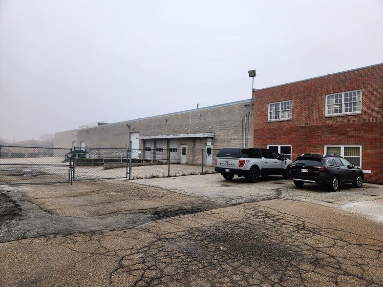 More Photos Of 9947 W Carmen Ave, Milwaukee Flex For Sale