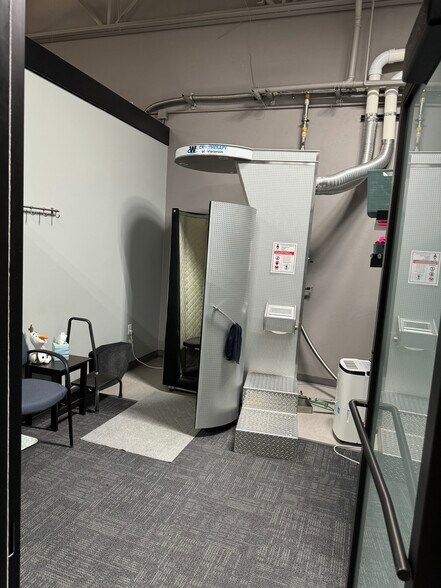 More Photos Of 3525 E Calumet St, Appleton Storefront For Lease