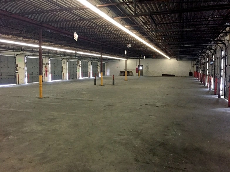 More Photos Of 607-611 N 1st St, Martins Ferry Warehouse For Lease