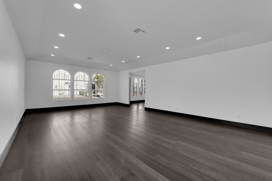 More Photos Of 530 S 7th St, Las Vegas Office Residential For Lease