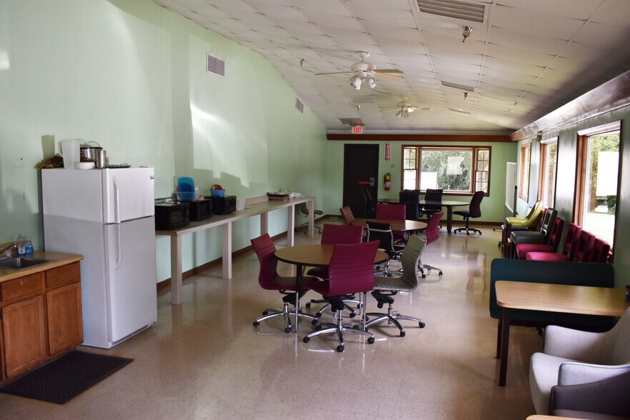 More Photos Of 100 E Newberry Ave, Liberty Manufacturing For Lease