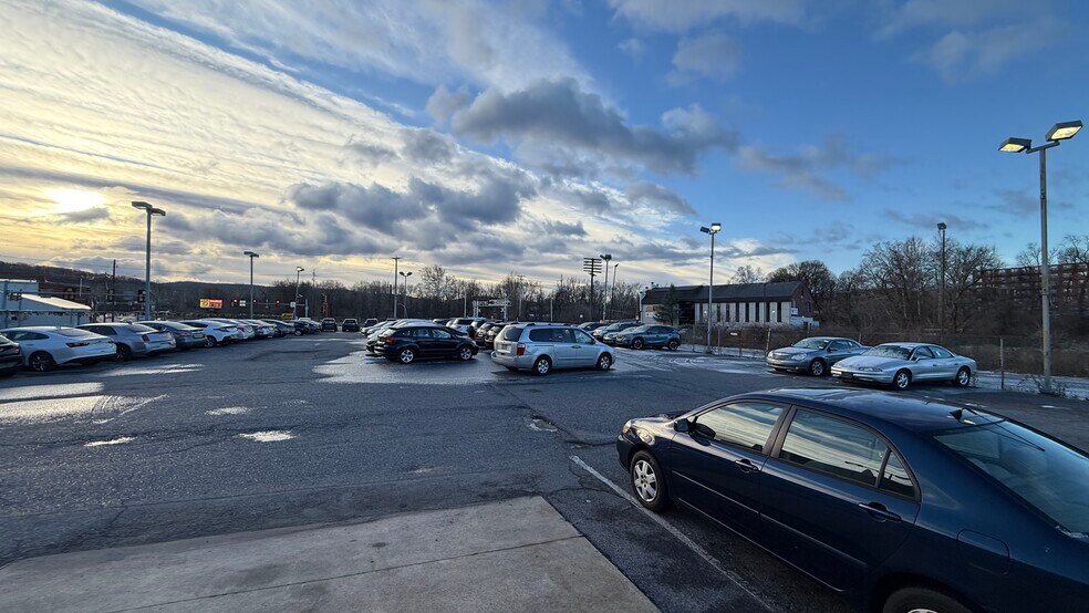 More Photos Of 124 3rd St, Allentown Auto Dealership For Lease